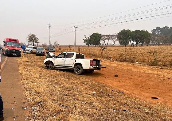 Colisão entre carro e carreta mata duas pessoas e deixa quatro feridos na BR-364