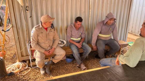 Vítima foi encontrada em uma fazenda, tinha escoriações leve pelo corpo e se encontrava desorientada 