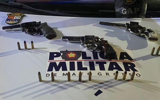 PM apreende armas e munições de criminosos que invadiram imóvel em Poconé