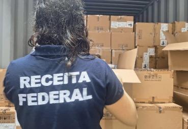 Receita Federal apreende 450 mil cigarros eletrônicos no Porto de Santos